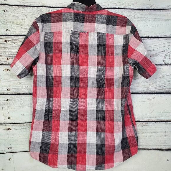 Ocean Current Men’s Button Up Shirt Medium Red Black Plaid Short Sleeve 100% Cot - Picture 3 of 6